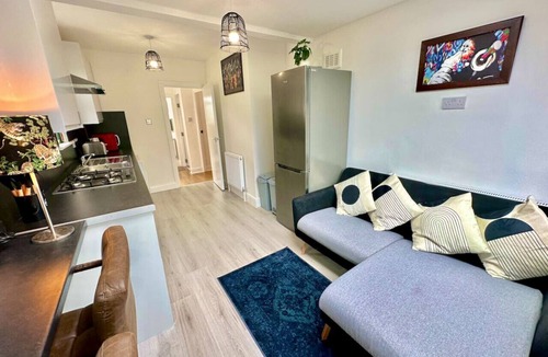 Welsh Harp Apartment | Spacious 2-bedroom flat with parking, near top event venues