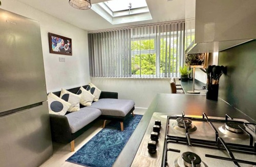 Welsh Harp Apartment | Spacious 2-bedroom flat with parking, near top event venues