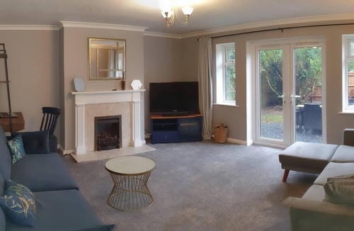 Iver Apartment | Spacious 2-Bedroom Family Flat in Iver Heath