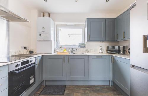 Yiewsley Apartment | Spacious 2BDR 2Bath Apt with Parking Near Heathrow
