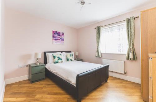 Yiewsley Apartment | Spacious 2BDR 2Bath Apt with Parking Near Heathrow