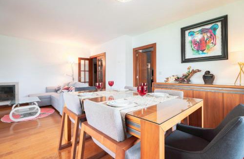 Lordelo do Ouro e Massarelos Apartment | Spacious 2BR Apt with Free Parking in Porto