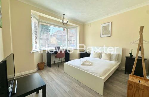 Harold Wood Apartment | Spacious 2BR Flat in Harold Wood