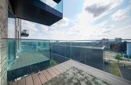 Wembley Central Apartment | Spacious 2BR I Short Walk to Stadium I Sleeps 8