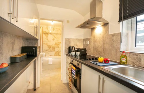 Sneinton House | Spacious 3-Bed Home Near Nottingham City Centre - Pass the Keys