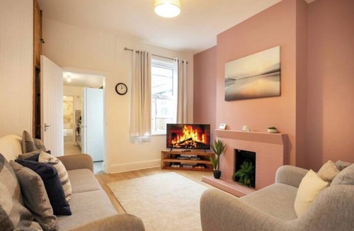 Sneinton House | Spacious 3-Bed Home Near Nottingham City Centre - Pass the Keys