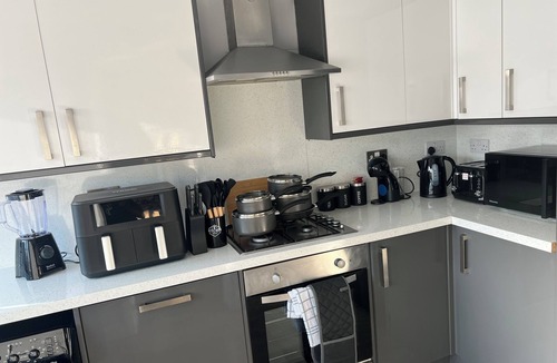 Stanford-le-Hope House | Spacious 3 Bed Home - Ideal for Families & Groups