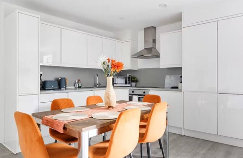 Canning Town South House | Spacious 3-Bed Home Near ExCeL London