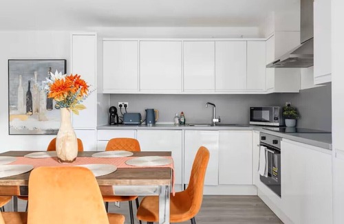 Canning Town South House | Spacious 3-Bed Home Near ExCeL London