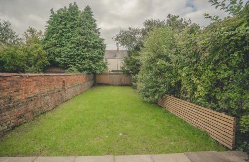 Banbury House | Spacious 3 Bedroom Home with Garden in Banbury