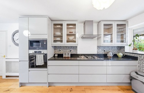Woodberry Down Apartment | Spacious 3-Bedroom House w/Garden & Parking