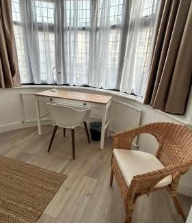 Duckett's Green Apartment | Spacious 3 Guests Ensuite Room,Piccadilly Line,Fast Access Central London 1