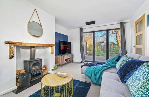 Rugby House | Spacious 3BED Home in Rugby - Ideal for Groups