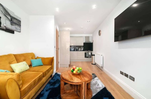 Weavers Apartment | Spacious 3BR, 2 Bath Apartment w/Balcony Sleeps 6