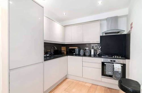 Weavers Apartment | Spacious 3BR, 2 Bath Apartment w/Balcony Sleeps 6