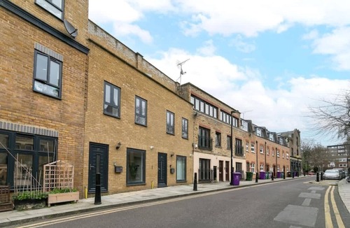 Weavers Apartment | Spacious 3BR, 2 Bath Apartment w/Balcony Sleeps 6