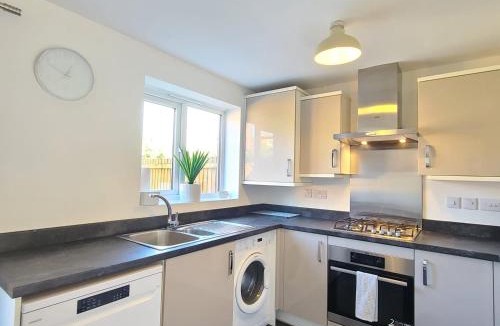 Loughborough House | Spacious 3BR House Parking Garden Sleeps 6