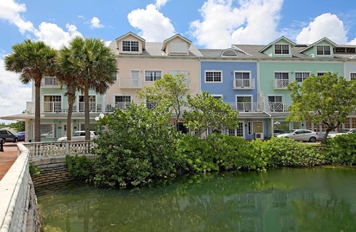 Nassau Condo | Spacious 3BR Sandyport Condo w/Pool, Beach Access, Tennis, Marina & Balconies