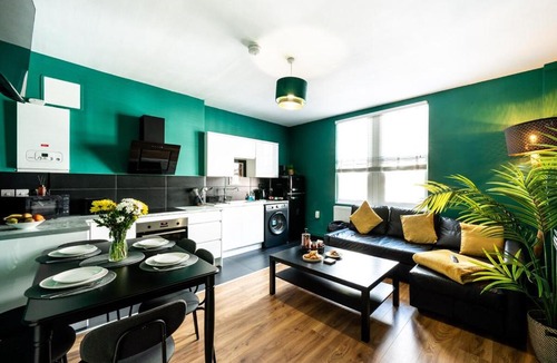 Sneinton Apartment | Spacious 4-Bed Apartment · Sleeps 6 · City Centre