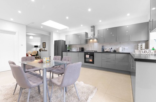 Queensbury House | Spacious 4-Bed Semi-Detached House | Driveway Parking | Stanmore