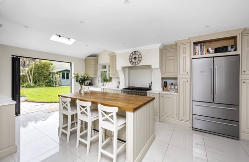 East Preston House | Spacious 4-bedroom house in peaceful East Preston with WiFi