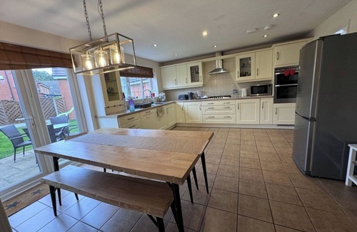 Rufford House | Spacious 4BD House with Character in Coventry