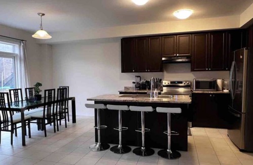 Thorold House | Spacious 4BDRM Home-NiagaraFalls Retreat