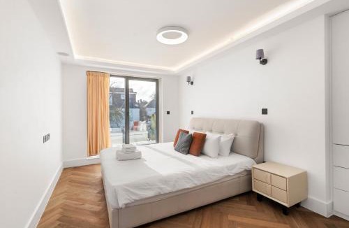 Finchley Church End House | Spacious 5-Bedroom Family Home in Prime Location