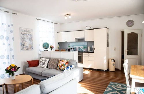 Warnemuende Apartment | Spacious 70m² vacation apartment for 4 people + dog, close to the beach & central
