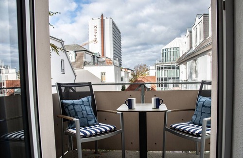 Warnemuende Apartment | Spacious 70m² vacation apartment for 4 people + dog, close to the beach & central