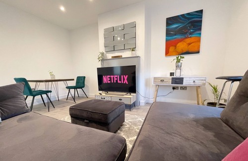 Roxeth Apartment | Spacious and bright one bedroom apartment