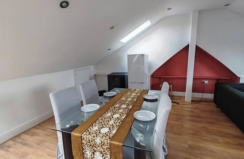Kilburn Apartment | Spacious Apartment Sleeps 7 near central London