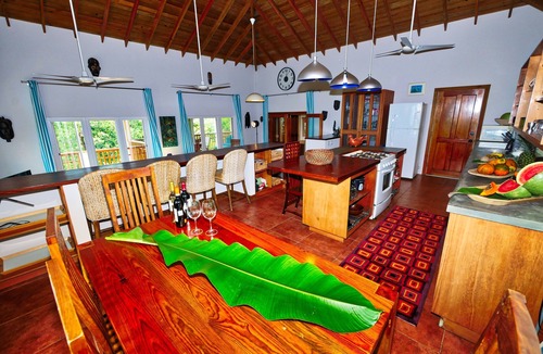 Politilly Bight Villa | Spacious Beachside Villa on 4 Private Acres