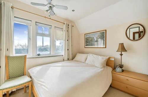Slough House | Spacious Berkshire home - Perfect for groups and contractors
