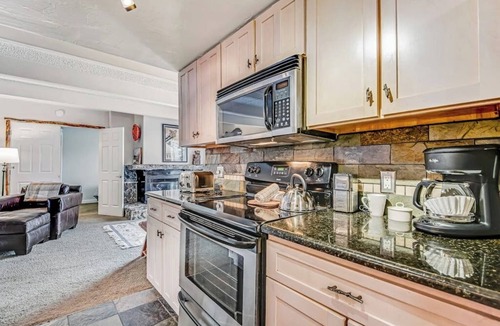 Warrior's Mark Condo | Spacious condo with hot tub, pool, sauna - bus to town/slopes