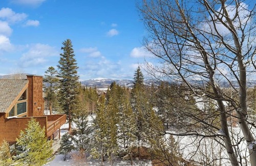 Wildernest Condo | Spacious condo with shared pool & hot tub - great location
