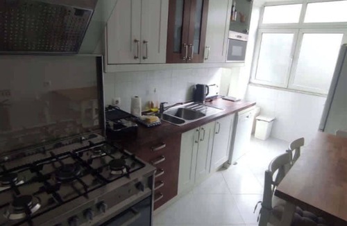 Alfornelos Apartment | Spacious Contemporary 3BDR Apartment
