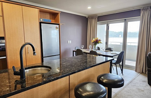 Wellington Apartment | Spacious Executive Modern Home, City Fringe!