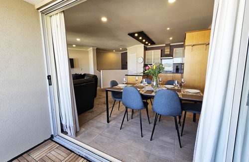 Wellington Apartment | Spacious Executive Modern Home, City Fringe!