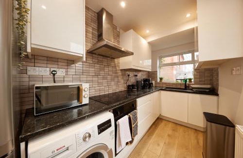 Sneinton House | Spacious Family Home, City Centre, Free Parking