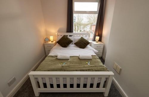 Sneinton House | Spacious Family Home, City Centre, Free Parking