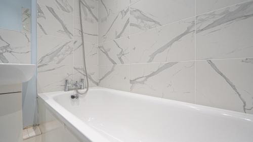 High Barnet Apartment | Spacious Flat Near to Barnet Hospital