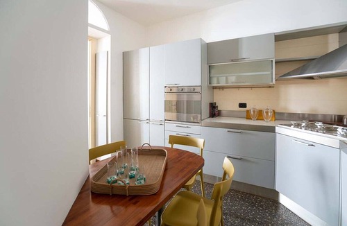Central Station Apartment | Spacious flat w/wooden beams - Porta Venezia
