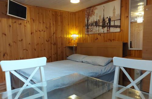 Fryent House | Spacious Garden Guest Suite with private in-suite
