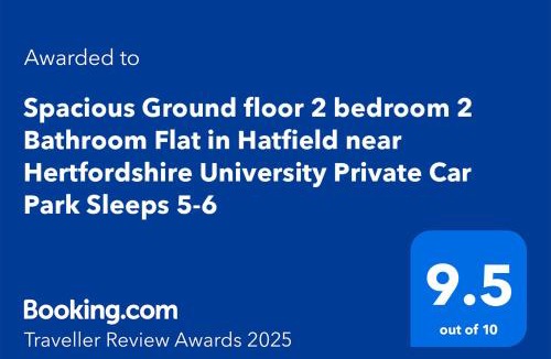 Hatfield Apartment | Spacious Ground floor 2 bedroom 2 Bathroom Flat in Hatfield near Hertfordshire University Private Car Park Sleeps 5-6