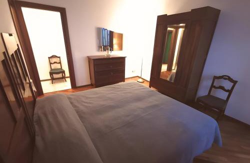Consiglio di Rumo Apartment | Spacious Historic Apartment F1