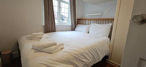 West Harrow House | Spacious Home Near Wembley, Free Parking, Close to Tube, Garden