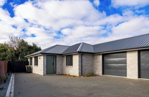 Hornby House | Spacious Hornby Stay 3BR Sleeps 8 Garage