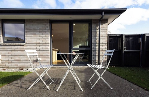 Hornby House | Spacious Hornby Stay 3BR Sleeps 8 Garage