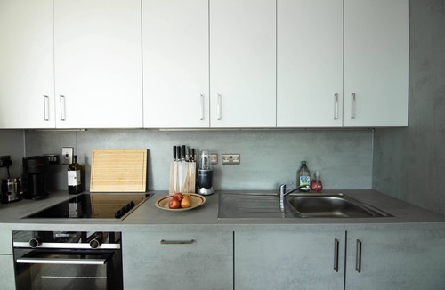 Stratford Apartment | Spacious & light two bedroom apartment hackney wick/stratford